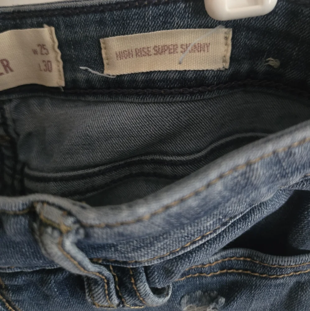 Women's Distressed Hollister Blue Jeans 1R